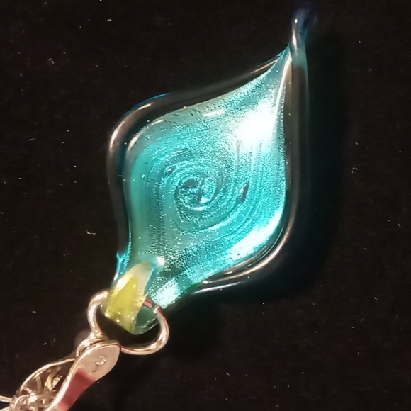 artisan glass pendant necklace on a doubled paperclip chain with toggle clasp - Picture 5 of 12
